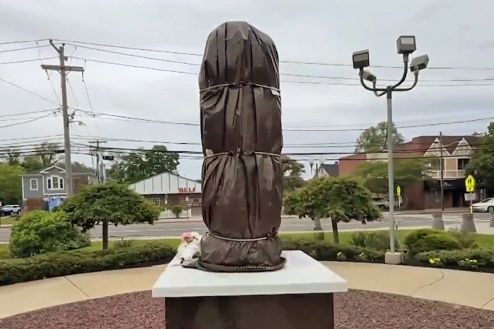 Americana é presa em Long Island após decapitar estátua de Jesus em igreja católica