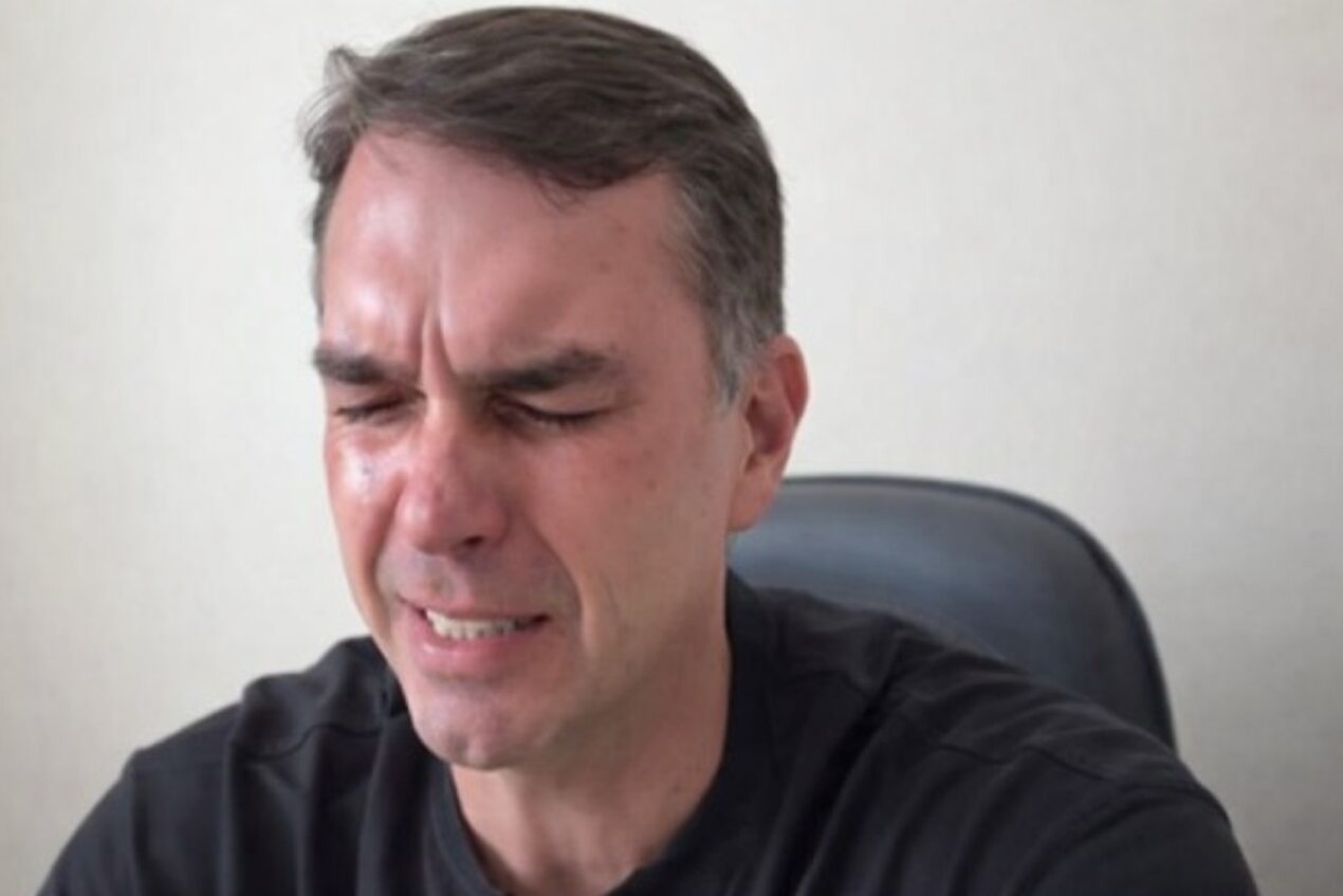 Flávio Bolsonaro apela para a fé e Trump para conter crise com Vorcaro